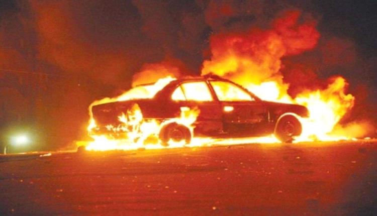 حريق يلتهم عدد من سيارات المواطنين في المنصورة بعدن