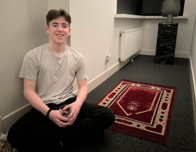 الهولندي ميكا ستيفنز “أنا مسيحي لكني أصوم شهر رمضان كاملاً”