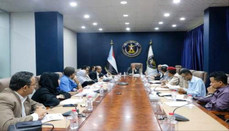 سياسية الانتقالي تشدد على ضرورة تحمل الحكومة مسؤولية وضع الحلول العاجلة لأزمة الكهرباء
