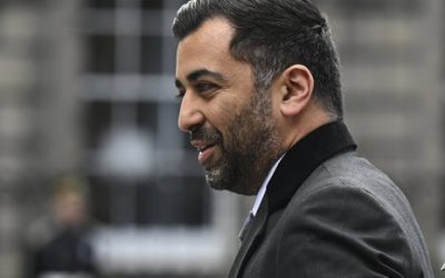 أول زعيم مسلم بغرب أوروبا.. من هو حمزة يوسف؟ ولماذا استقال سريعا؟