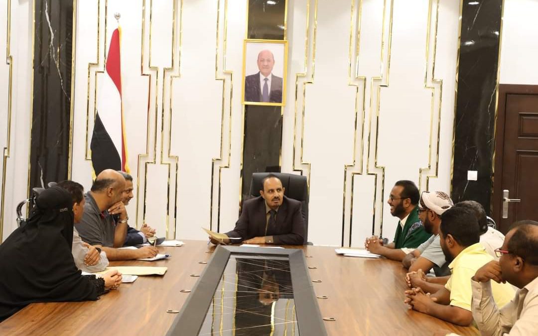 محافظ حضرموت يطّلع على النشاط الانتاجي لمصنع المكلا لتعليب الأسماك “الغويزي”