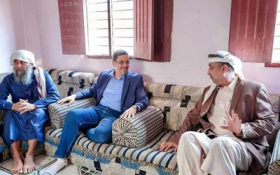 رئيس الوزراء يزور أسرة الشهيد اللواء علي ناصر هادي قائد المنطقة العسكرية الرابعة الأسبق في ذكرى تحرير عدن