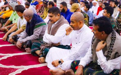 رئيس الجمعية الوطنية وقيادات في الانتقالي يؤدون صلاة العيد مع جموع المصلين بمسجد الشهداء بالمكلا