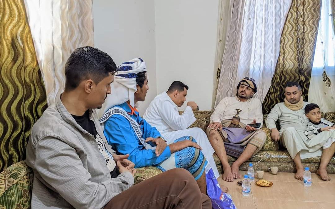 انتقالي العاصمة عدن ينفذ زيارة عيدية لأسرة الشهيد علي الصمدي