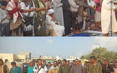 محافظ ابين يقوم بتأدية صلاة عيدالفطرالمبارك مع جمع غفير من  المصلين ويقوم بزيارة عيدية لهيئة مستشفى الرازي العام