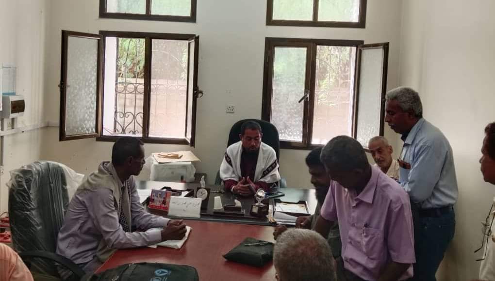 مدير عام خنفر “اليوسفي” يقوم بنزول ميداني إلى مكتب التربية والتعليم بالمديرية