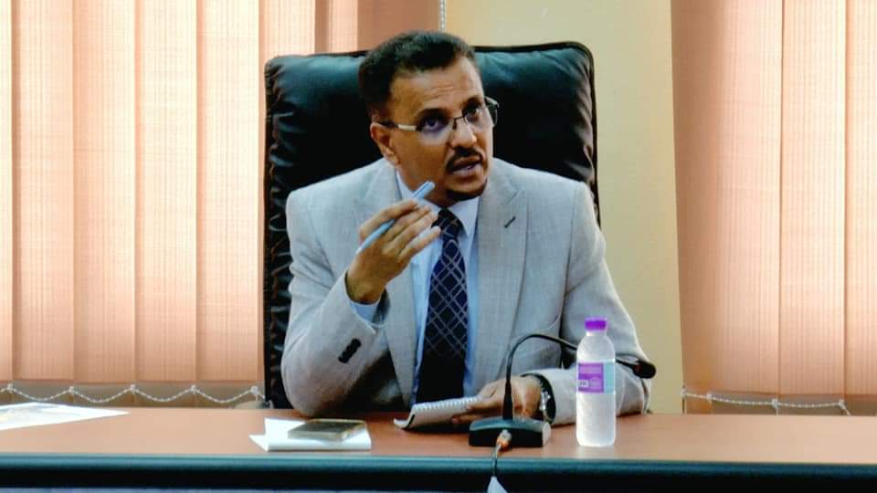 الأمين العام لمحلي حضرموت يرأس اجتماعًا للجنة الطوارئ للاستعداد لاخدود المنخفض الجوي