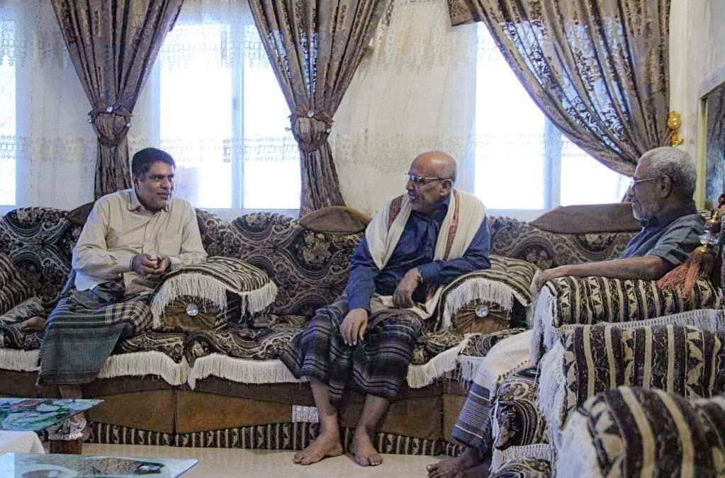 الكثيري والمحمدي يجريان زيارة عيدية لمستشار رئيس المجلس الانتقالي العميد المناضل أحمد بامعلم