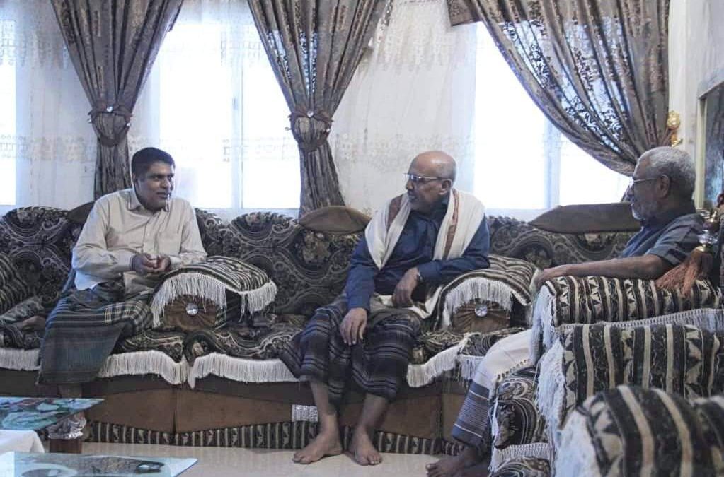 رئيس الجمعية الوطنية يزور العميد المناضل أحمد بامعلم