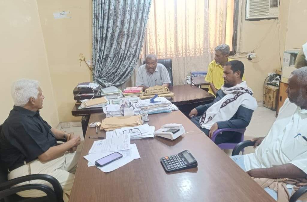 وكيل محافظة أبين ومدير عام خنفر يقومان بزيارة إلى مؤسسة الكهرباء أبين