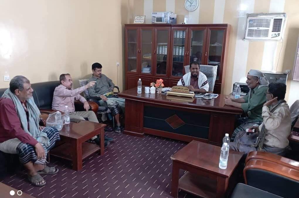 مدير عام مديرية  خنفر “اليوسفي” يلتقي بمدير عام مكتب الضرائب أبين