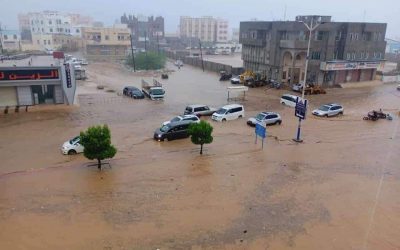 الرئيس الزُبيدي يوجه السلطة المحلية والهيئات التنفيذية  بتسخير كافة الامكانيات لتخفيف ورفع الضرر الذي لحق بمحافظة حضرموت جراء تدفق السيول