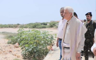 محافظ المهرة يتفقد الأعمال الجارية في فتح الطريق بوادي الجزع