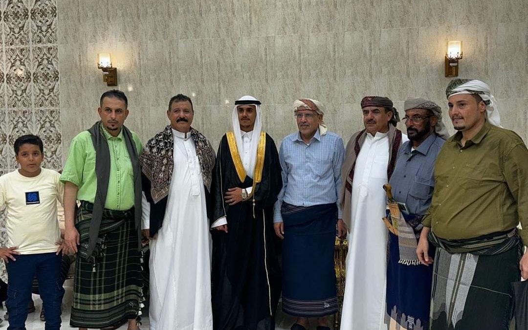 الكثيري ورئيس مجلس ادارة مدينة الخليج العربي الشيخ وليد السعدي يشاركان في زواج الشاب سعدي ابن الشيخ عبدالقادر علوي سالم السعدي  في حضرموت