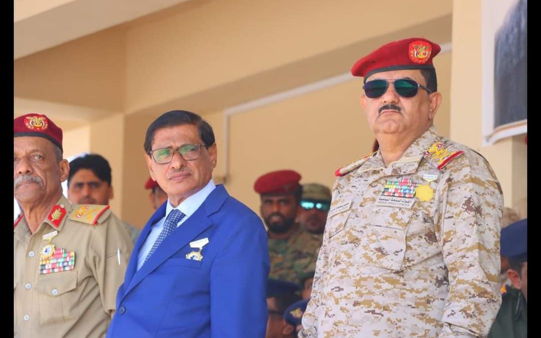 البحسني والداعري يشهدان عرضاً عسكرياً بمناسبة الاحتفال بالذكرى الثامنة لتحرير ساحل حضرموت من تنظيم القاعدة