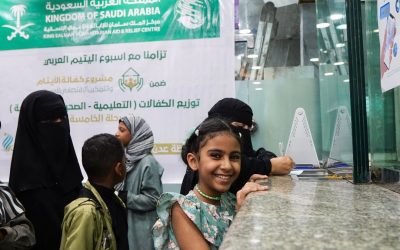 مركز الملك سلمان للإغاثة يسلّم الكفالة المالية لـ 148يتيماً ويتيمة في محافظة عدن  