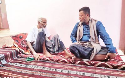 رئيس انتقالي أبين يقوم بزيارة المناضل العميد/ عوض سبولة الكازمي للإطمئنان على صحته بمنزله