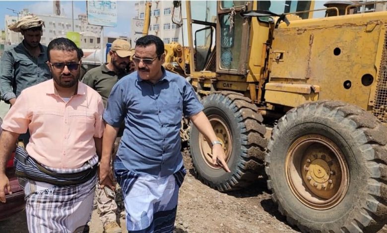 مدير عام المنصورة يشيد بجهود صندوق صيانة الطرق بتنفيذ الأعمال العاجلة لصيانة مشاريع الطرق