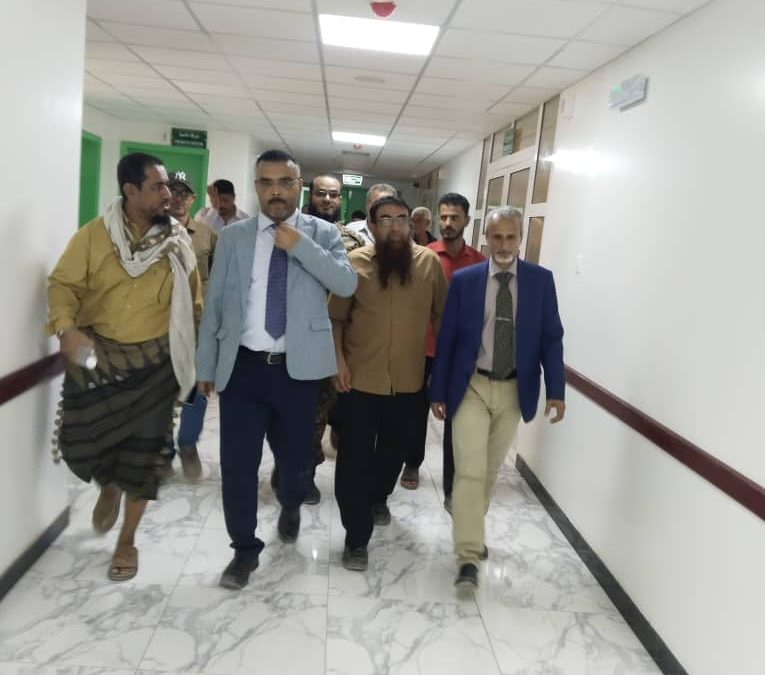 محافظ أبين  ووكيل وزارة الصحة د. الشبحي يناقشان احتياجات قطاع الصحة