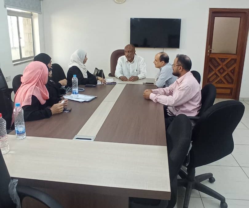 مدير عام دارسعد يناقش مع زكي حداد مشكلة مياه الصرف الصحي بدارسعد