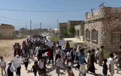 مسيرة غاضبة في مديرية حوف تنديداً بتردي الخدمات