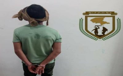 قوات دفاع شبوة تلقي القبض على متهم في جريمة سرقة