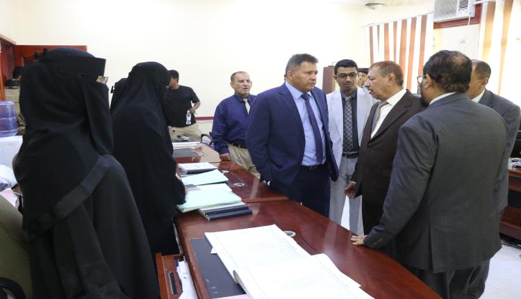 رئيس مجلس القضاء الأعلى يتفقد العمل بديوان النيابة العامة ومجمع نيابات عدن