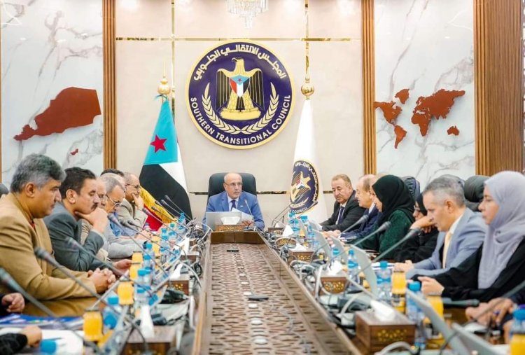 هيئة رئاسة الانتقالي تُطالب المجلس الرئاسي بإجراءات حازمة وحاسمة توقف العبث بملف الخدمات