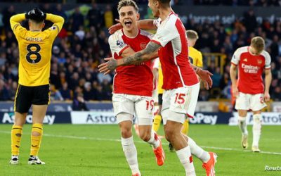 أرسنال يتصدر الدوري الإنكليزي بفوزه على ولفرهامبتون