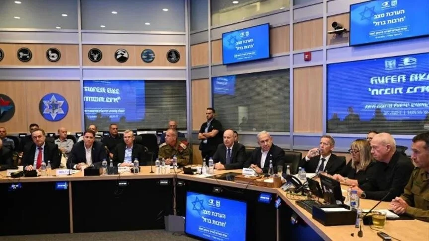 نتنياهو لا يرد على طلب غانتس وآيزنكوت بانعقاد مجلس الحرب