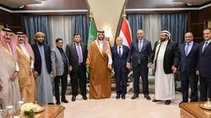 وصول كامل أعضاء مجلس القيادة الرئاسي الى الرياض والحوثيون من عمان يتحدثون عن تطورات جديدة في ملفات المرتبات وتصدير النفط
