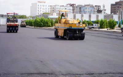بدء أعمال السفلتة لساحات مستشفى المعاقين بالعاصمة عدن