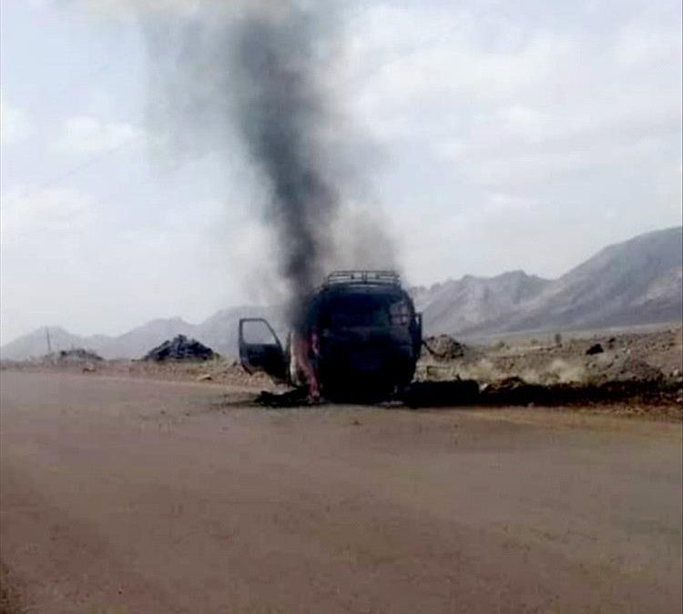 نجاة عدد من الركاب بعد حادثة احتراق باص في طريق المسيمير بلحج