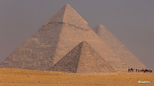 هل صنعت أحجار “الهرم الأكبر” يدويا؟