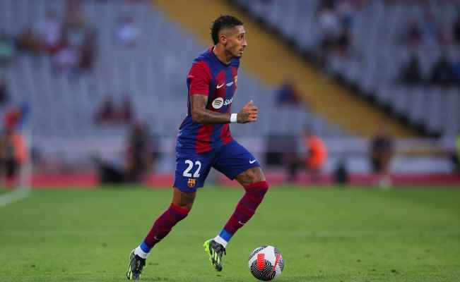 توتنهام يستهدف ضم مهاجم برشلونة رافينيا