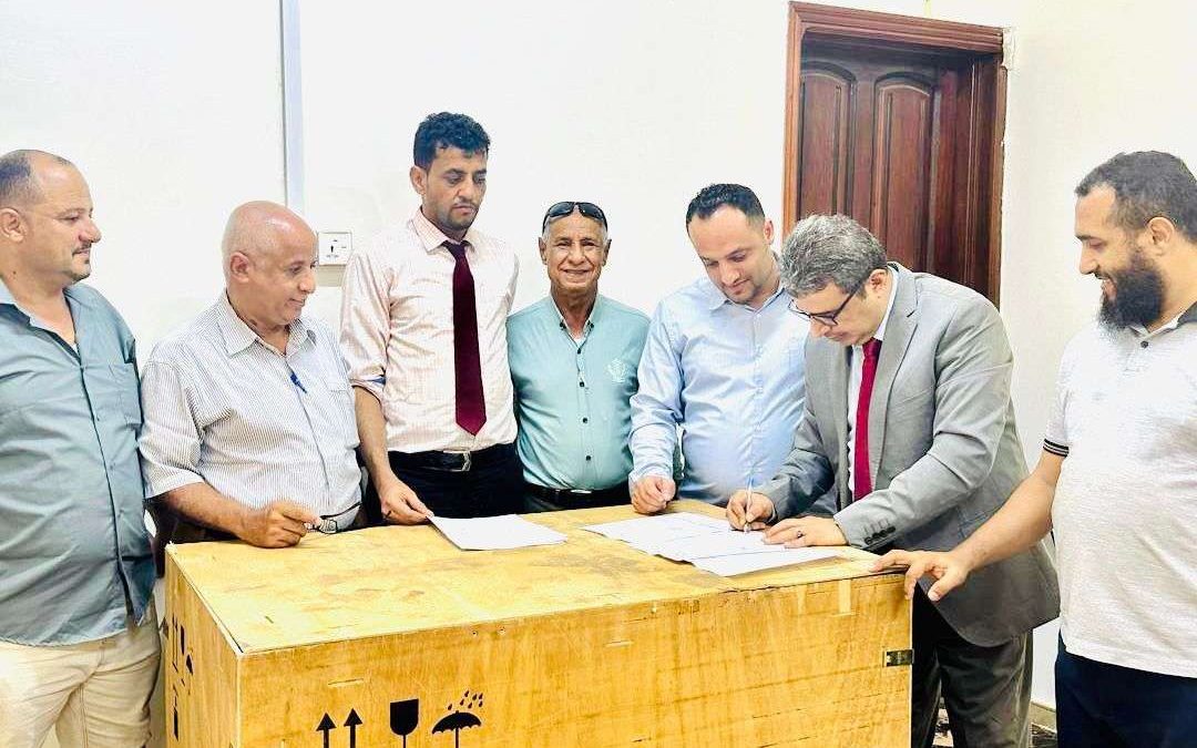 هيئة المواصفات تتسلم جهاز تحليل جودة المواد الغذائية من منظمة اليونيسيف