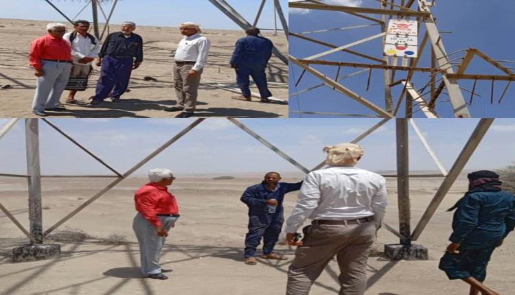 مدير عام كهرباء أبين يتفقد الأعمال الجارية عقب تعرض أبراج خط النقل 132ك.ف للسرقة والتخريب السافر