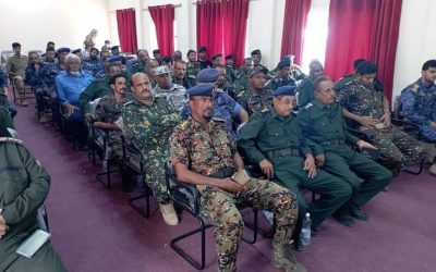 العميد الكازمي يُكرم عدد من ضباط إدارة أمن محافظة أبين