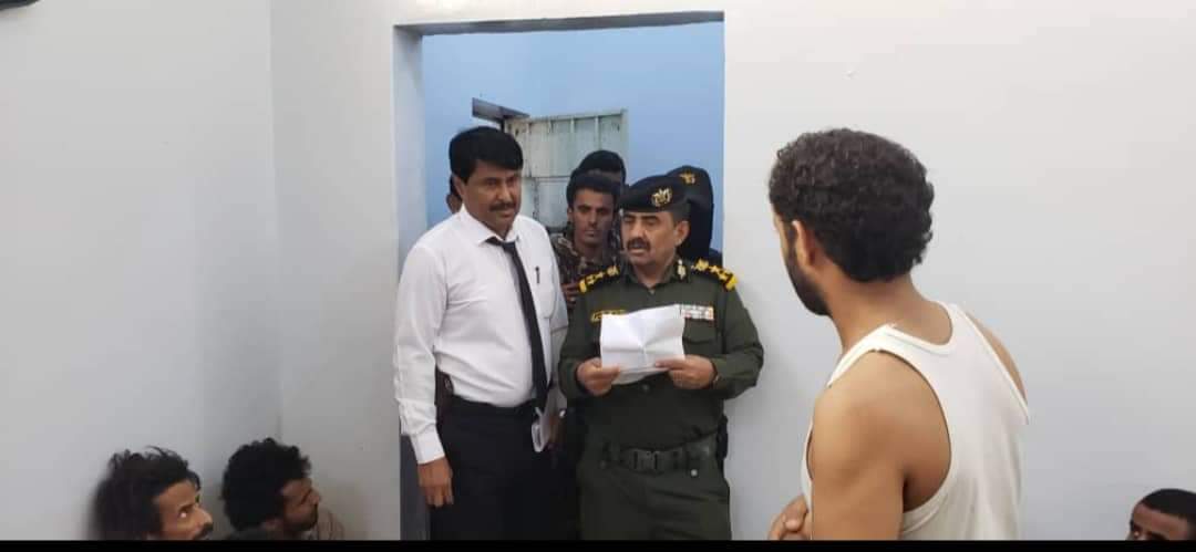 مدير عام شرطة محافظة شبوة، يوجه بسرعة استكمال إجراءات ألسجناء الموقوفين على ذمة التحقيق