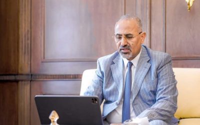 الرئيس الزُبيدي يناقش مع السفير الأمريكي مستجدات الأوضاع الإنسانية والسياسية في بلادنا