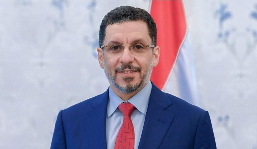 رئيس الوزراء يغادر عدن متوجهاً إلى لندن في زيارة رسمية