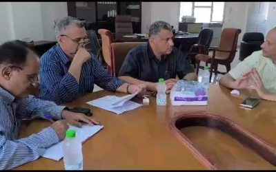 عدن تُناقش إنشاء 3 محطات تحلية مياه وتحديث خطط إعادة إعمار المنازل المتضررة