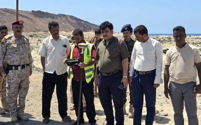 بتوجيهات المحافظ بن الوزير تدشين العمل في شق الشوارع بوحدة الجوار 117وإزالة العشوائيات بمدينة بئر علي.