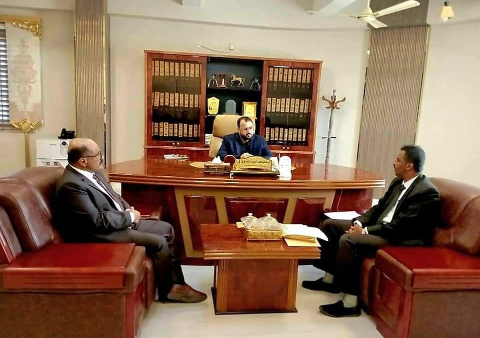 وزير الأشغال العامة والطرق يناقش مع وكيل المحافظة مجمل أوضاع الطرقات في محافظة شبوة