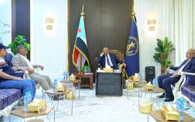 الرئيس الزُبيدي يُثني على جهود منتسبي الأمن والشرطة في حفظ استقرار ساحل حضرموت