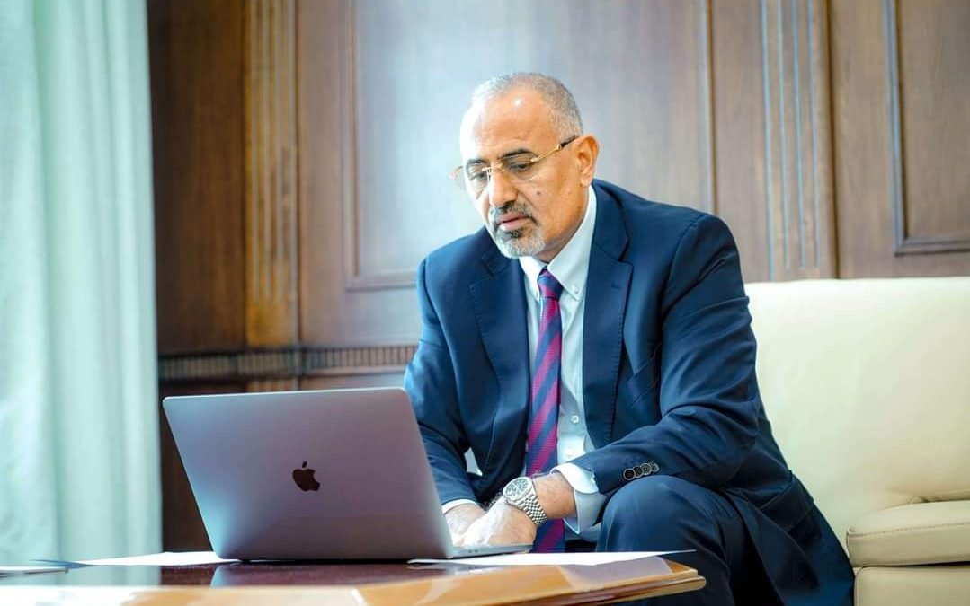الرئيس الزُبيدي يبحث مع سفيرة فرنسا مستجدات الوضع الإنساني وتطورات عملية السلام