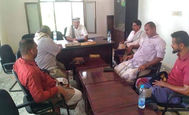 مدير عام مديرية أحور يلتقي بإدارة نادي أحور الرياضي