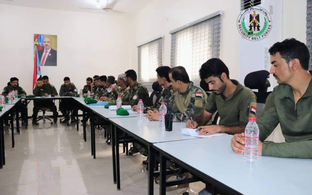 العميد الربيعي يترأس الاجتماع الدوري بقادة ومدراء قوات الحزام الأمني بالعاصمة عدن