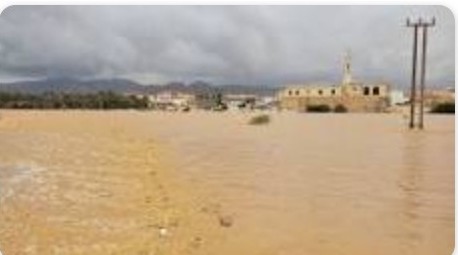 المهرة….سيول جارفة تحاصر المواطنين وتحذيرات من الساعات القادمة