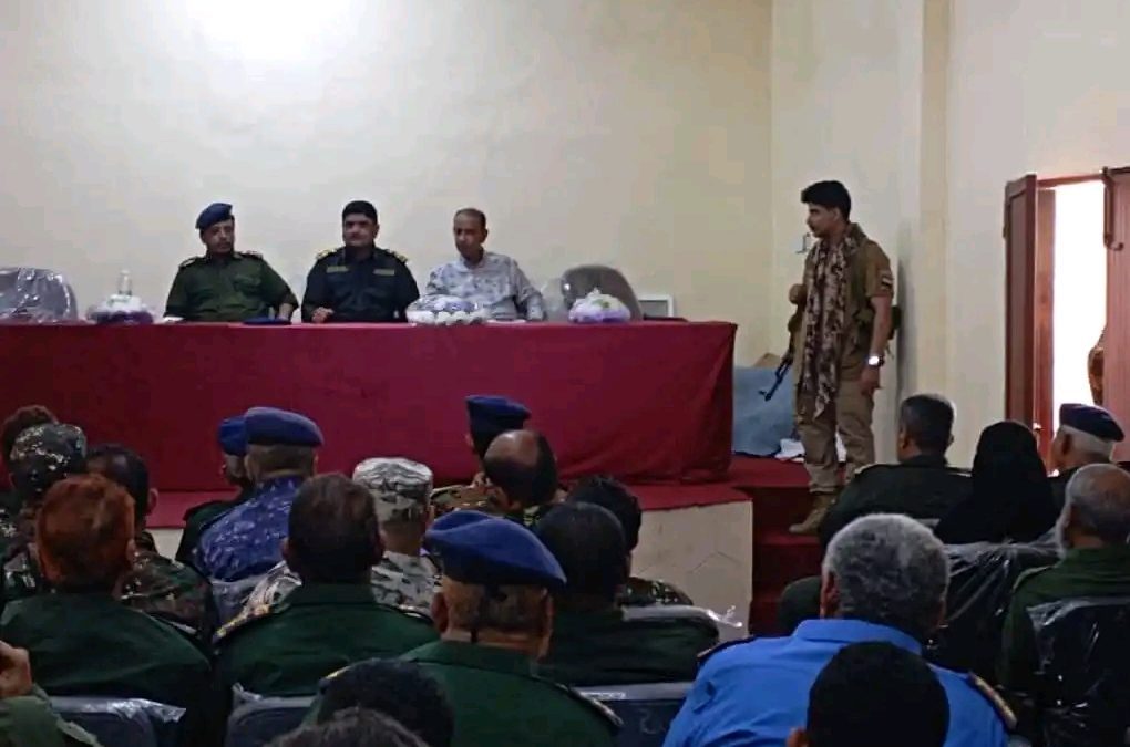مدير عام أمن أبين يكرم عدد من ضباط إدارة أمن المحافظة